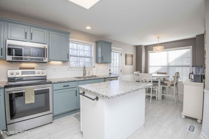 Property Photo: 2112 Cedargreens Rd TN 37924