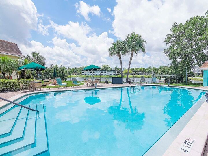 Property Photo:  1662 S Lake Avenue 6  FL 33756 