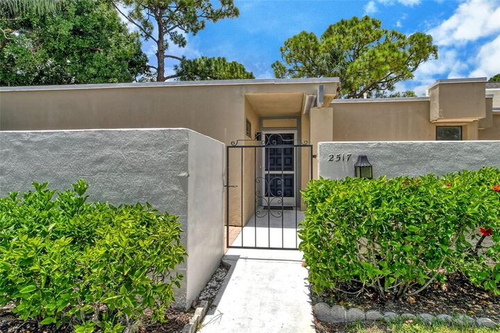 Property Photo: 2517 Glebe Farm Close H-2 FL 34235