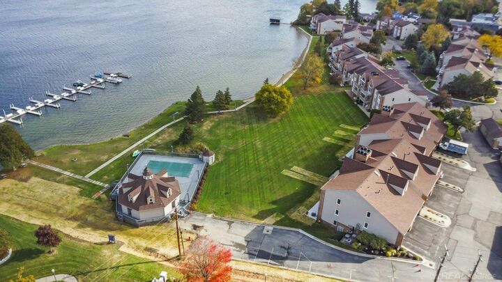 Property Photo:  3432 Loon Lake Court  MI 48329 