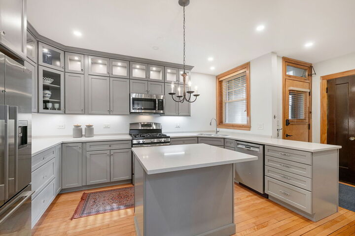 Property Photo:  1106 Seward Street 1W  IL 60202 