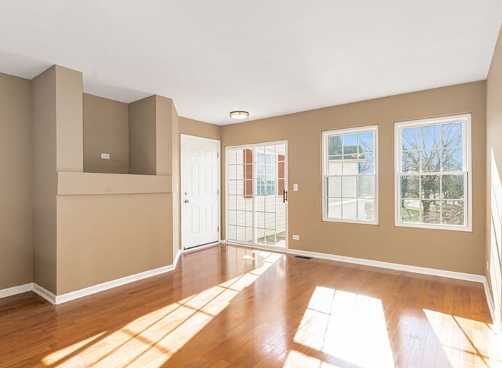 Property Photo:  322 Ogden Falls Boulevard 322  IL 60543 