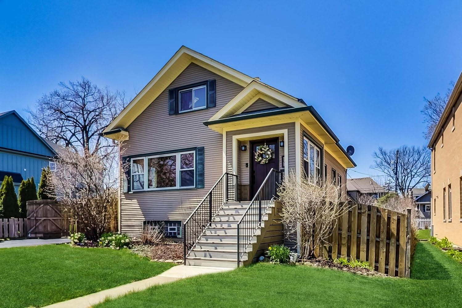 Property Photo:  272 N Willow Road  IL 60126 