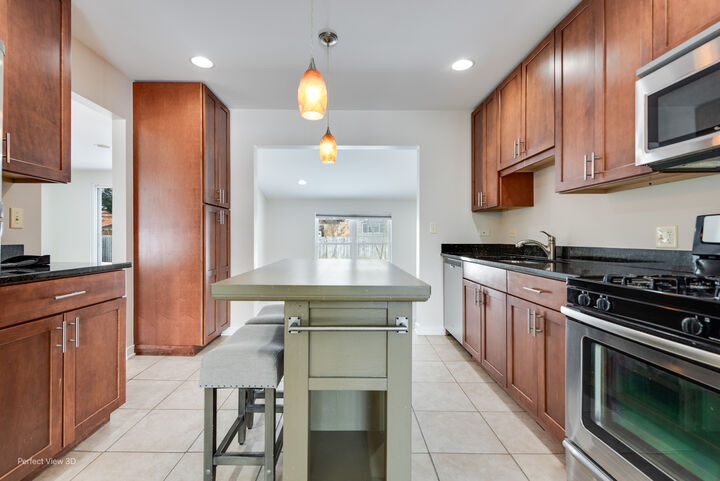 Property Photo:  226 Charlotte Place  IL 60060 