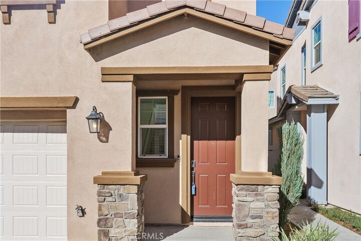 Property Photo:  913 Helena Ridge  CA 92530 