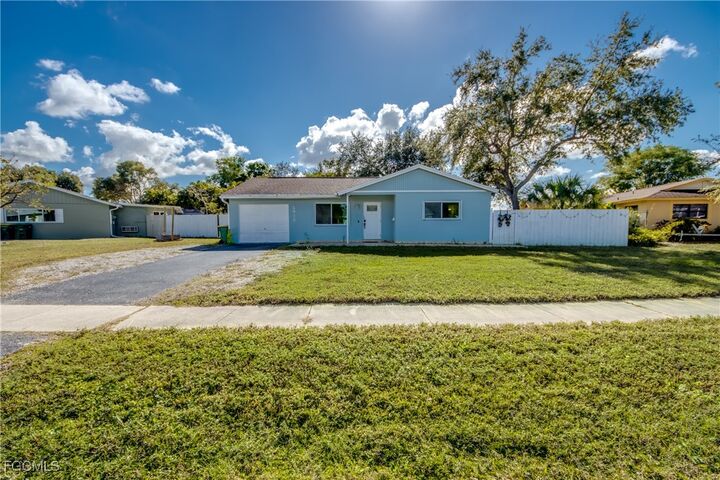 Property Photo: 2912 Poinciana Drive FL 34105