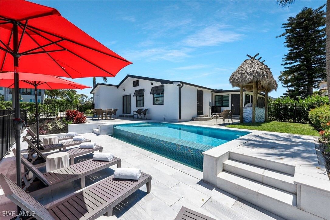 Property Photo:  493 Willet Avenue  FL 34108 