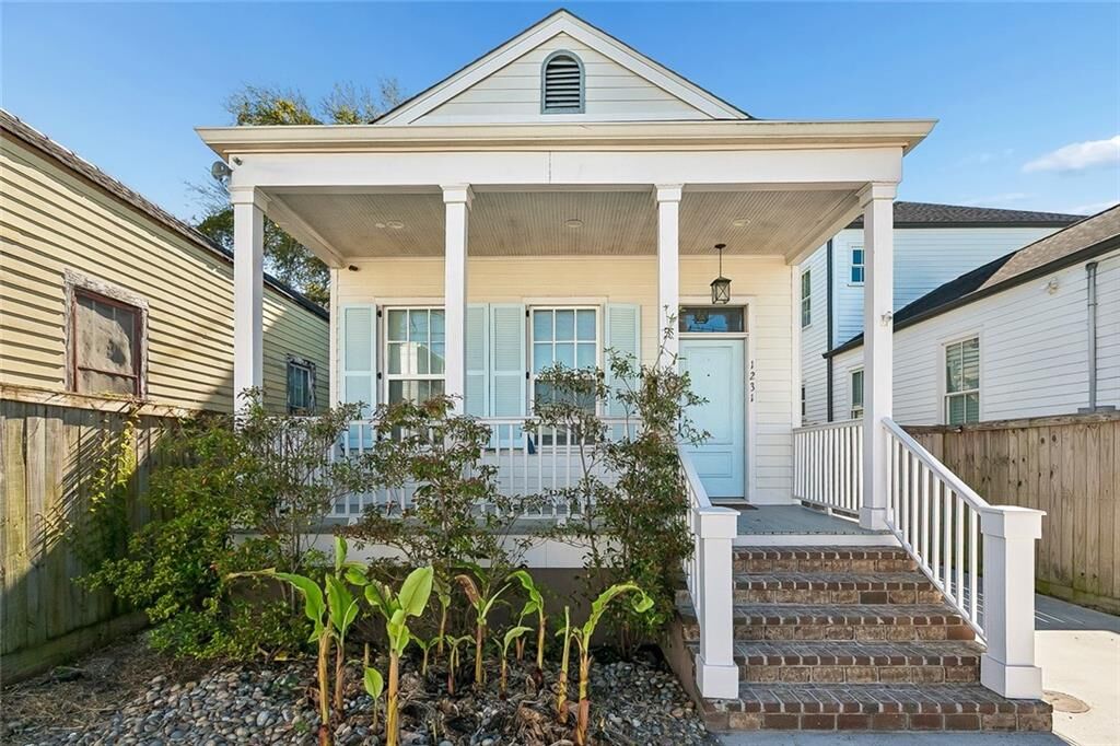 Property Photo:  1231 Feliciana Street  LA 70117 