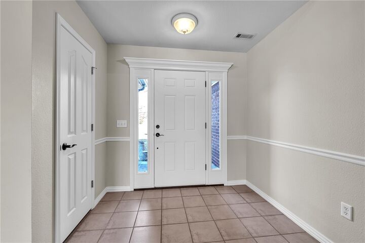 Property Photo:  814 Irelan Street  AR 72745 