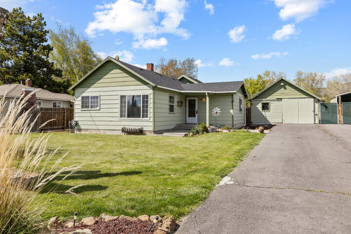Property Photo:  5511 Miller Avenue  OR 97603 
