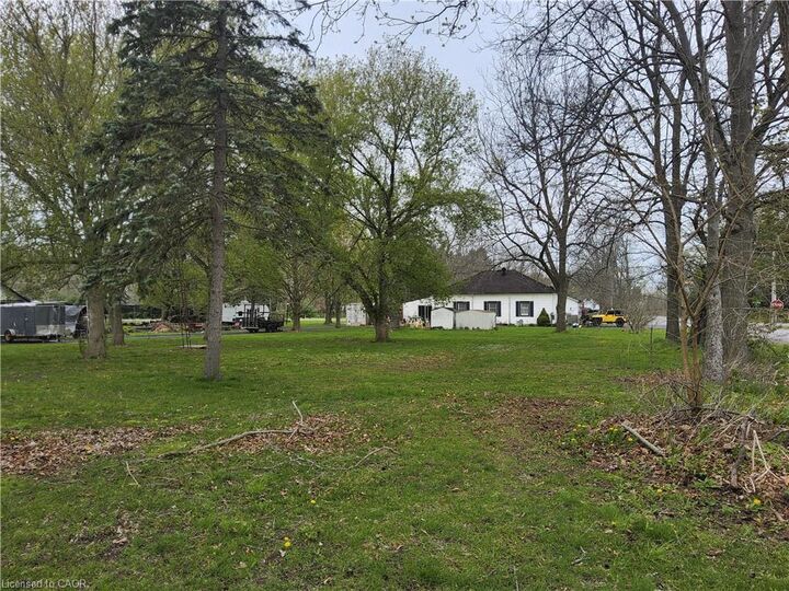 Property Photo: 740 Hillcrest Road ON N3Y 4K1
