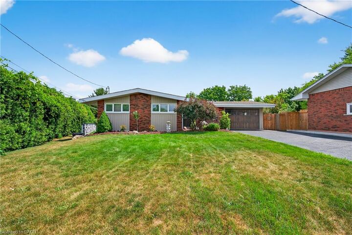 Property Photo:  90 Mountain Avenue N  ON L8G 3P7 