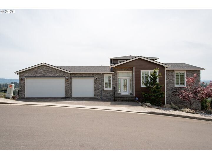 Property Photo: 1472 N Columbia Ridge Way WA 98671