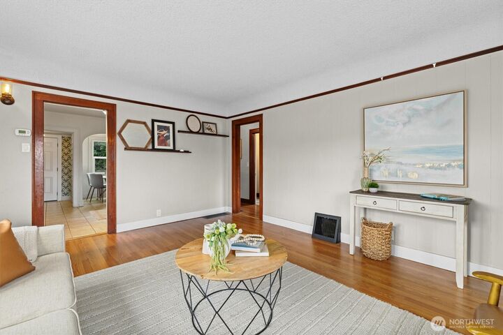 Property Photo:  1211 N 3rd Street  WA 98057 