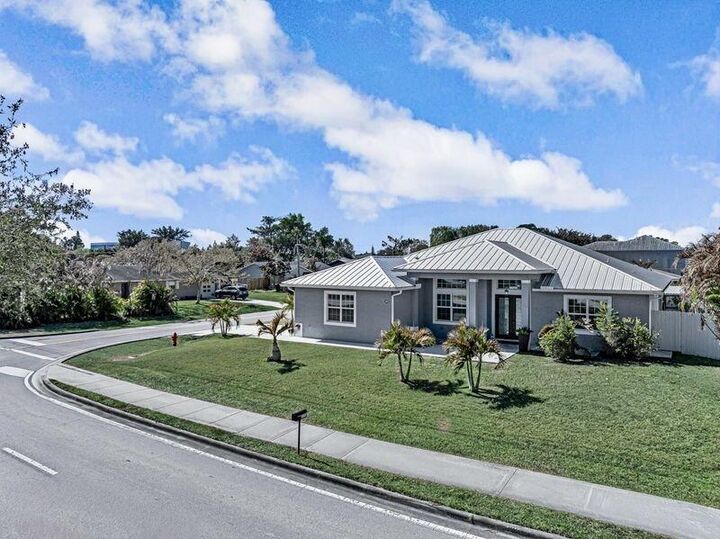 Property Photo:  2092 SW Airoso Boulevard  FL 34984 