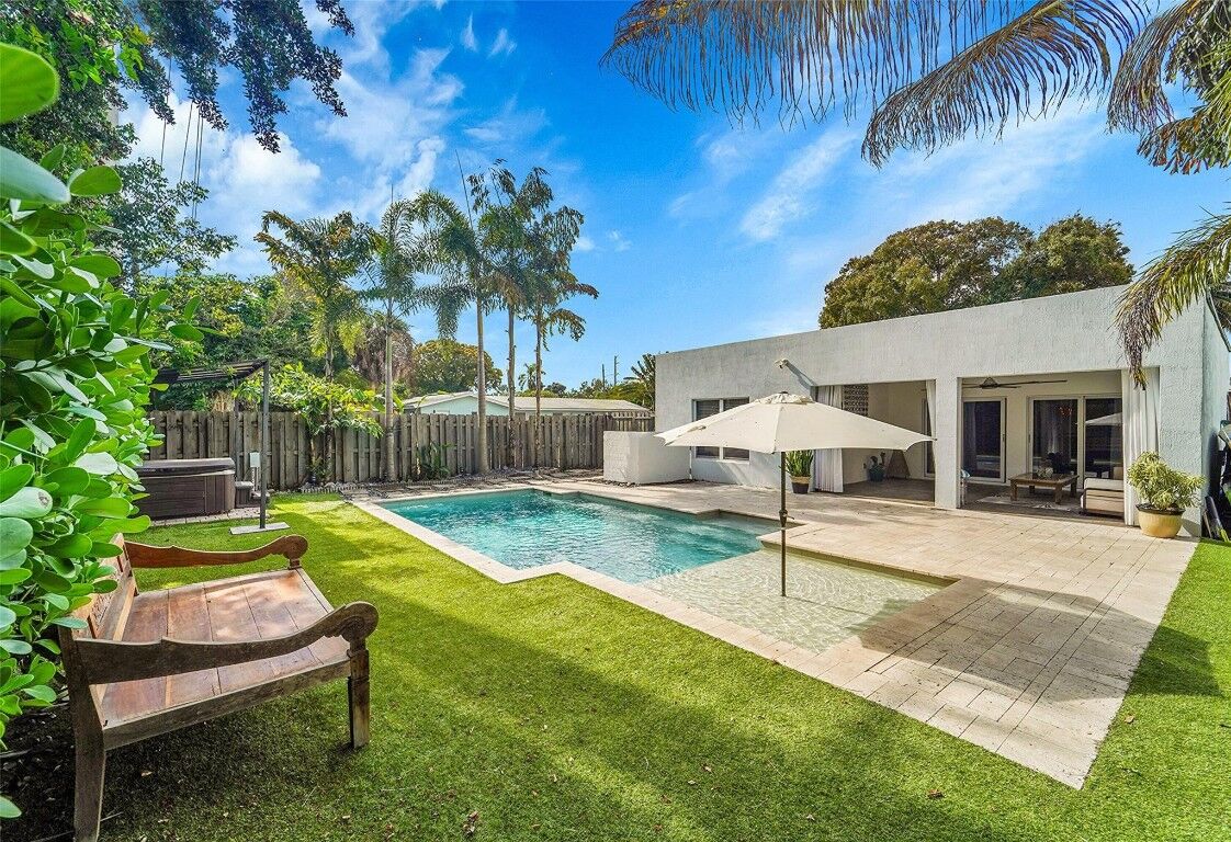 Property Photo:  1224 NE 12th Avenue  FL 33304 