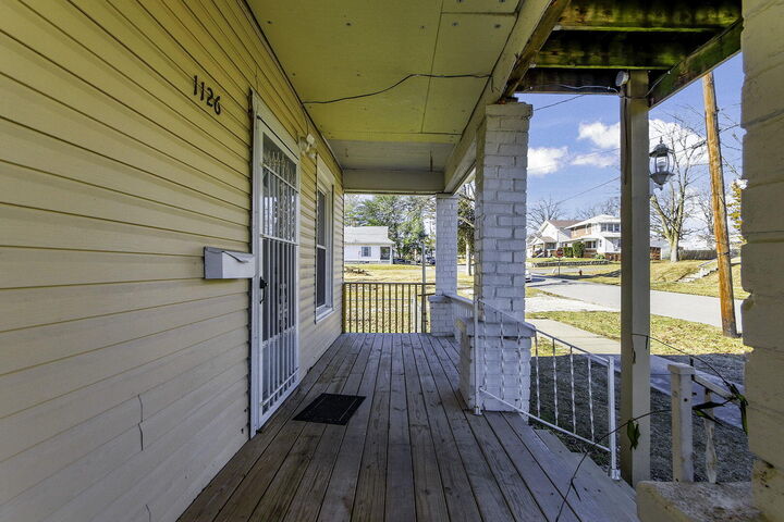 Property Photo:  1126 Franklin Street  MO 65270 