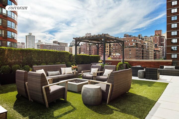 Property Photo:  200 E 95th Street 8A  NY 10128 