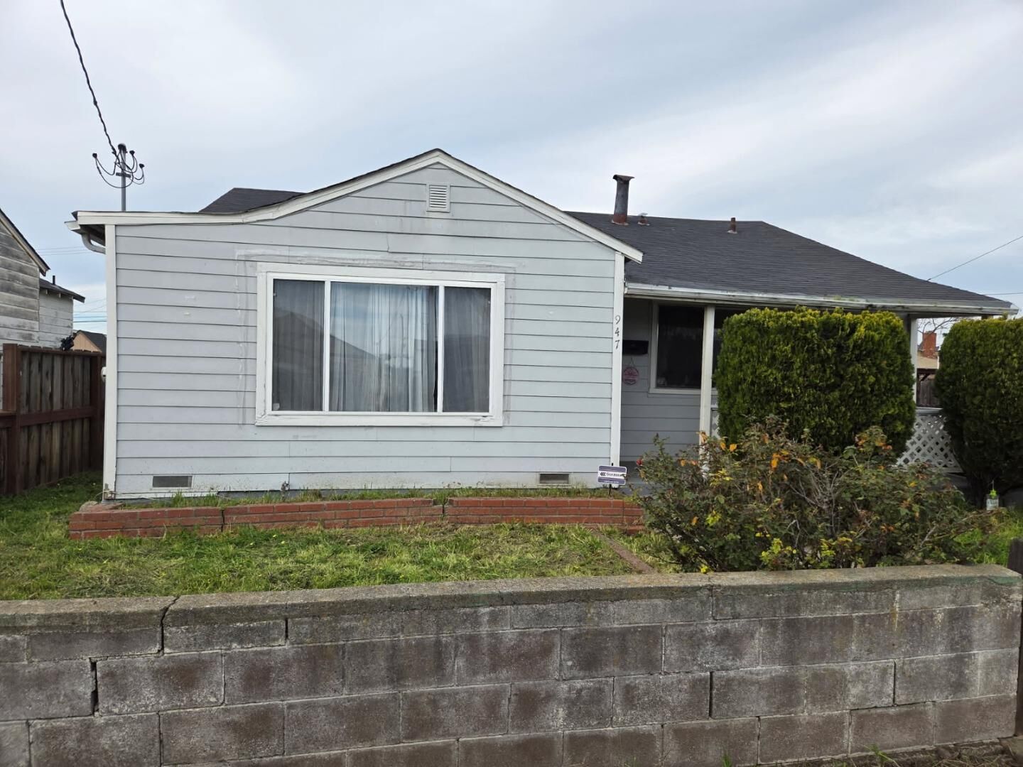 Property Photo:  947 91st Avenue  CA 94603 