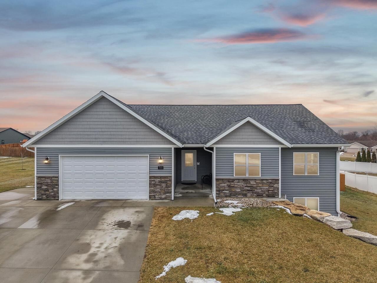 Property Photo:  715 Crestview Drive  WI 53959 