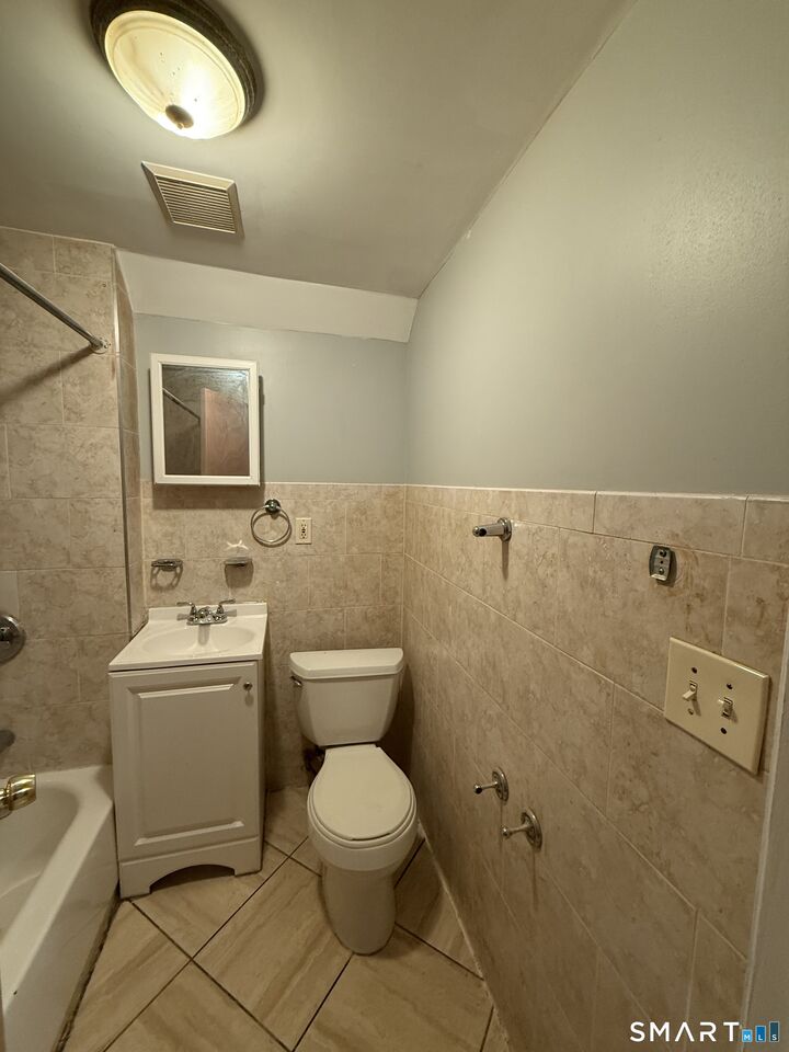 Property Photo:  21 North Walnut Street 3  CT 06704 