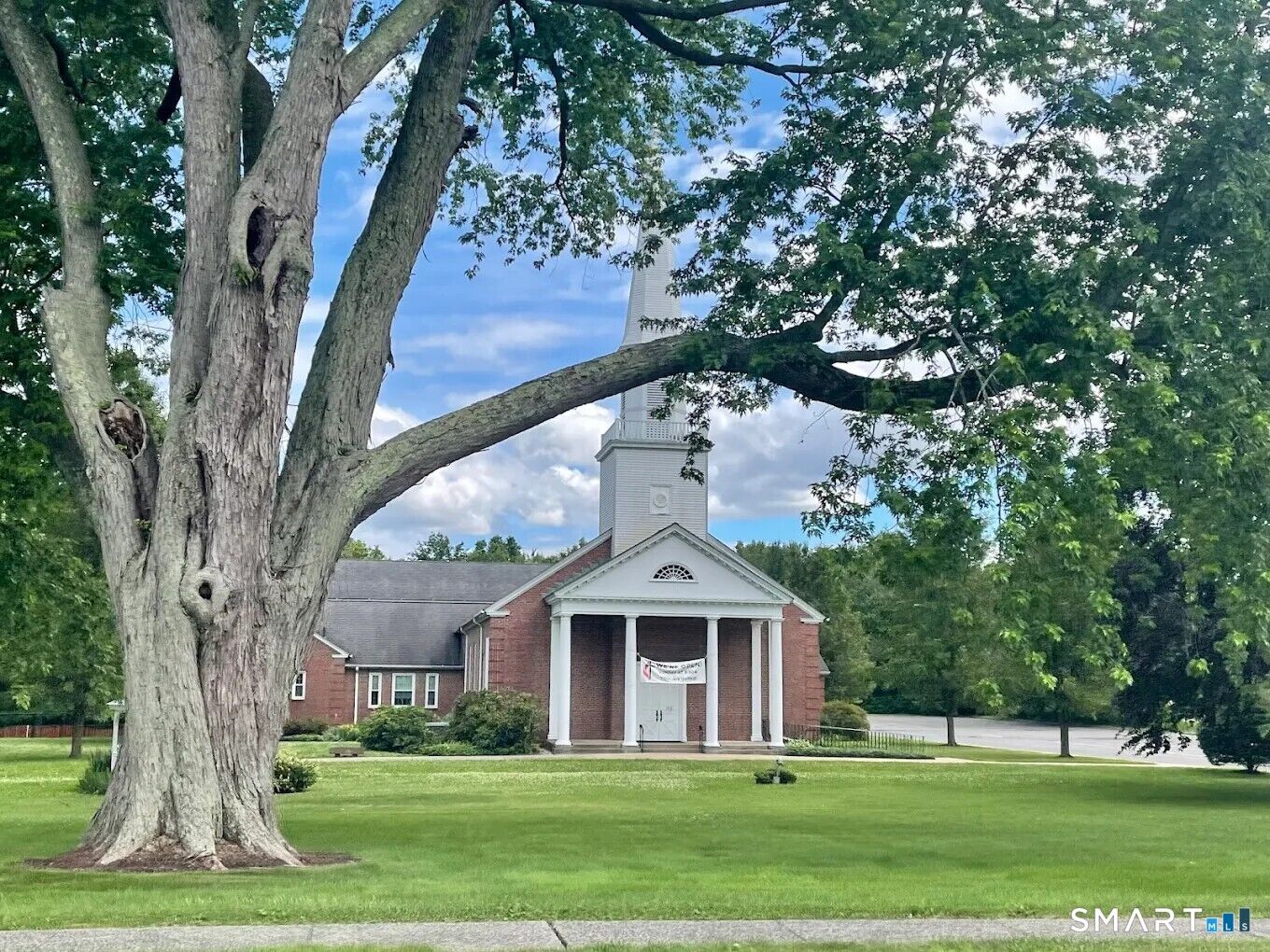 Property Photo:  150 Prospect Street  CT 06109 