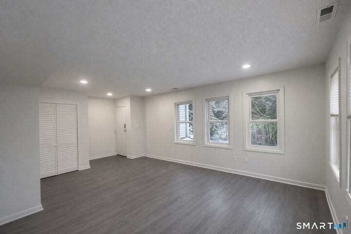Property Photo:  44 Hard Street Apt 4  CT 06515 