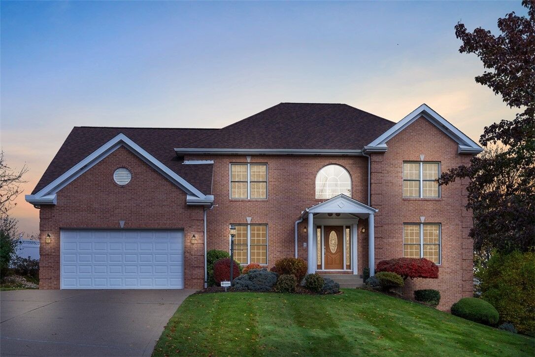 Property Photo:  370 Cobblestone Cir  PA 15136 