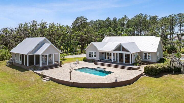 Property Photo:  1900 Sycamore Lane  FL 32034 