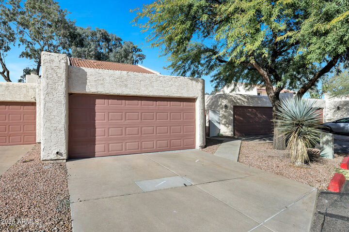 Property Photo: 1832 S River Drive AZ 85281