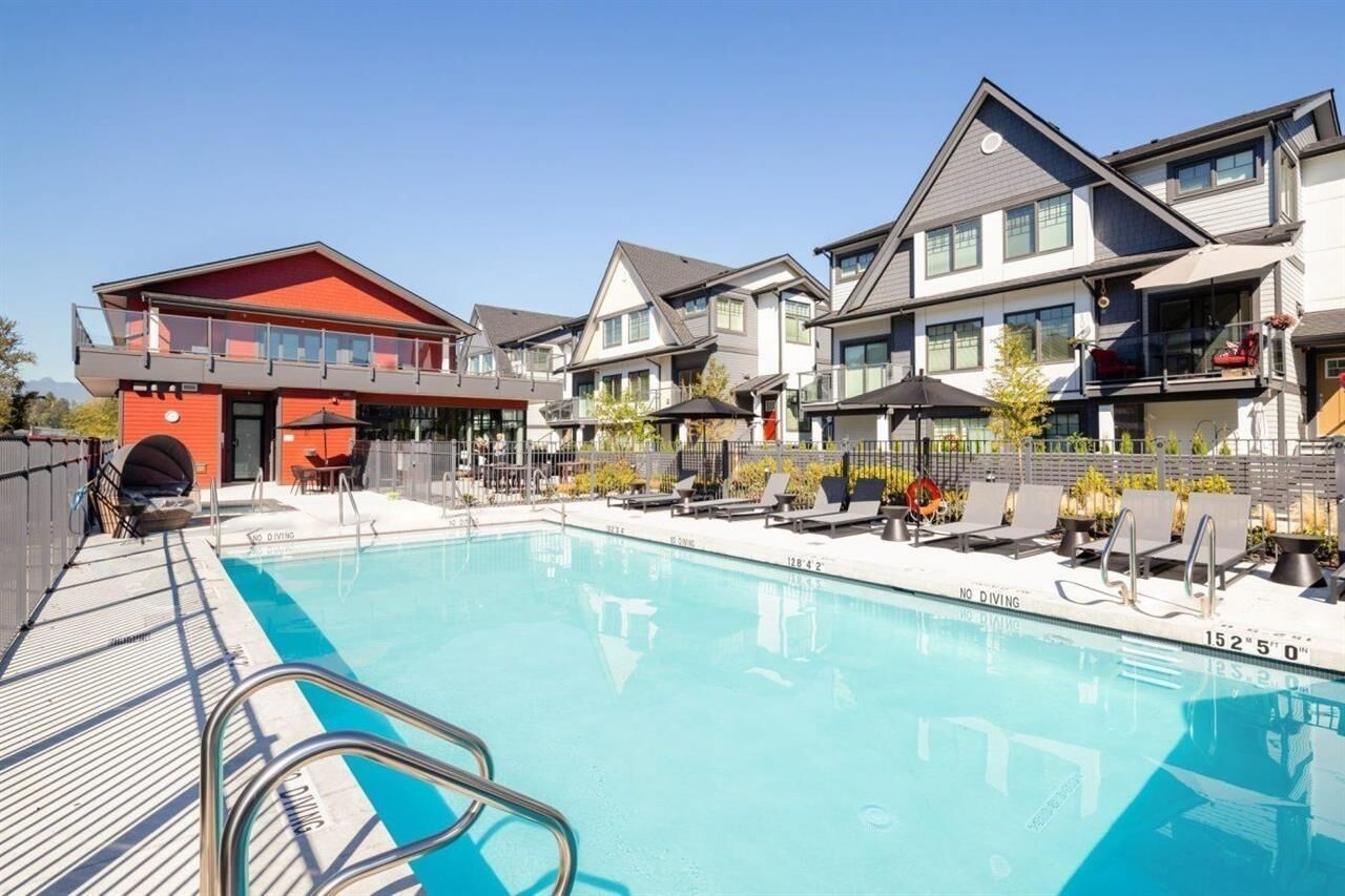 Photo de la propriété:  19451 Sutton Avenue 40  BC V3Y 0G6 