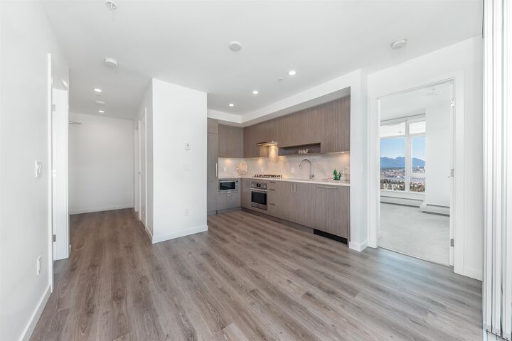 Property Photo: 13350 Central Avenue 3305 BC V3T 0S1