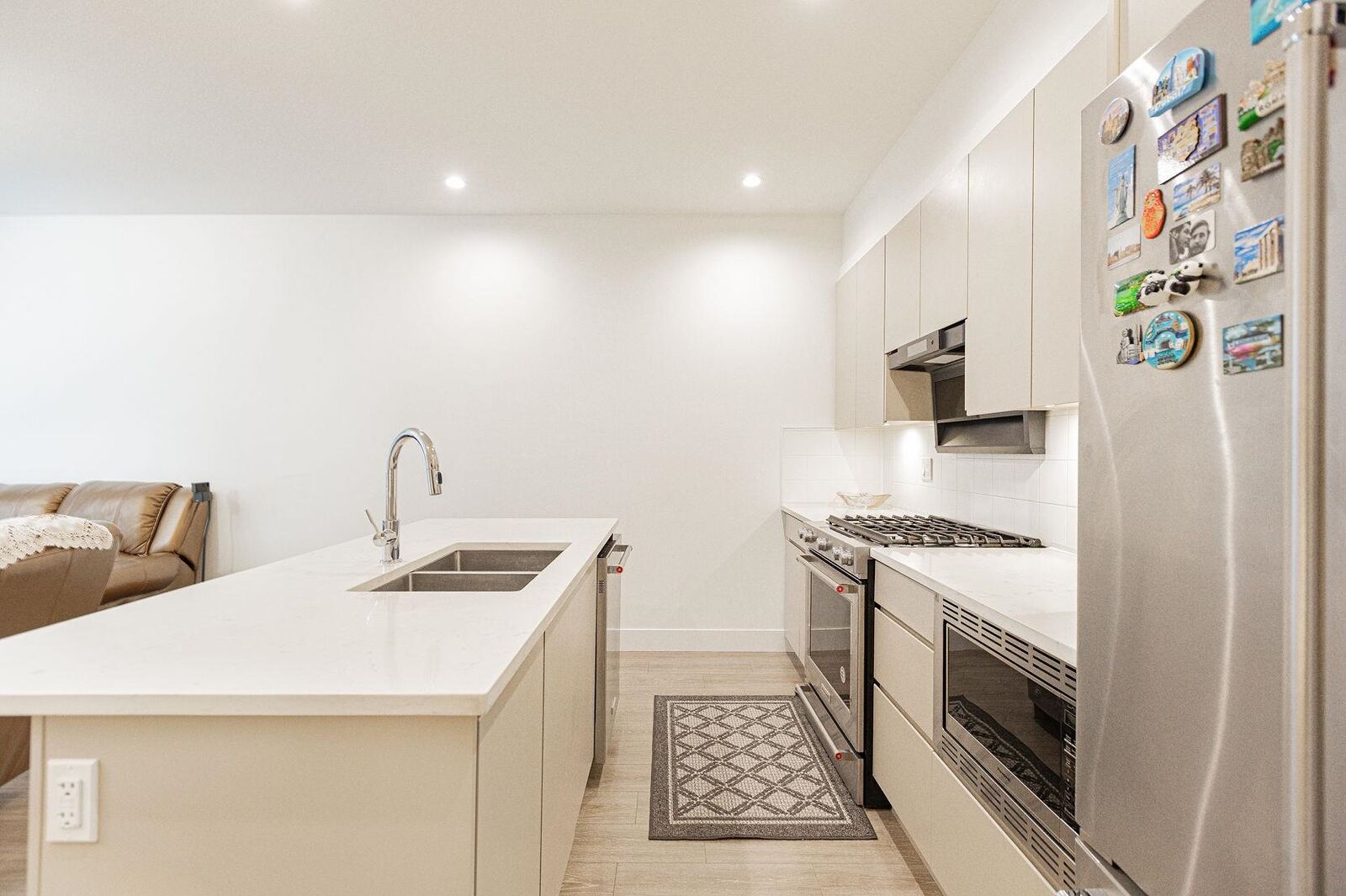 Property Photo:  16433 19 Avenue 152  BC V3Z 0Z1 