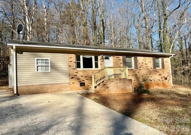 Property Photo:  2120 Fallsdale Drive  NC 28052 