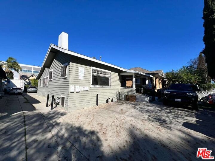 Property Photo:  711 W 41st St  CA 90037 