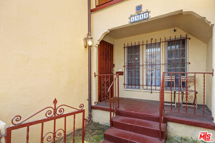 Property Photo:  8544 Saturn St  CA 90035 