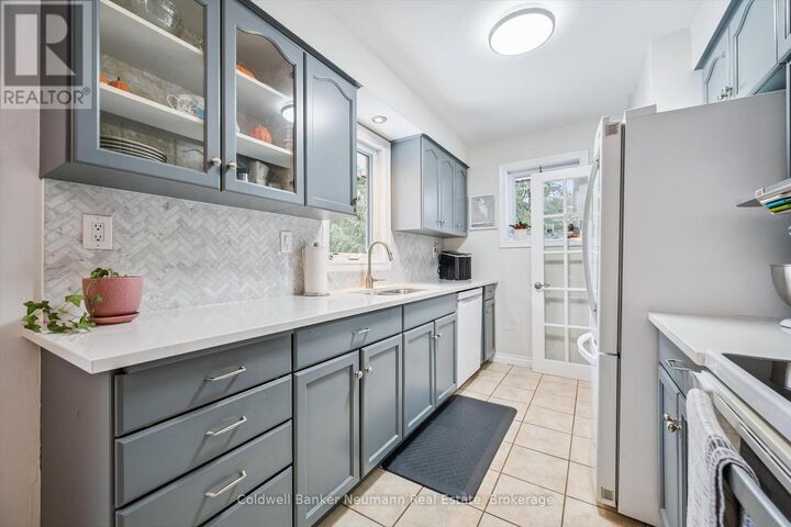 Property Photo:  212 Waverley Drive  ON N1E 1H4 