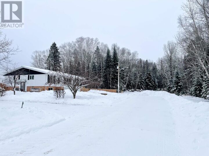 Property Photo:  6 Beech Cresent  ON P0V 1T0 