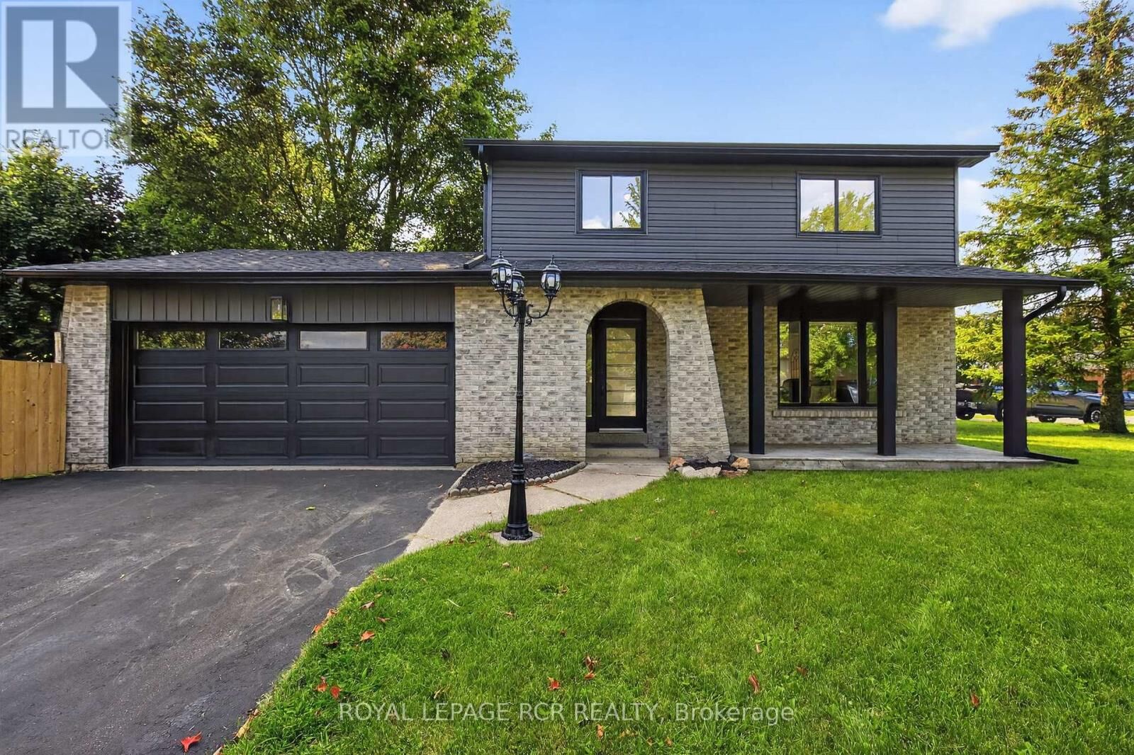 Property Photo:  179 Tupper Street West  ON L9R 1E1 