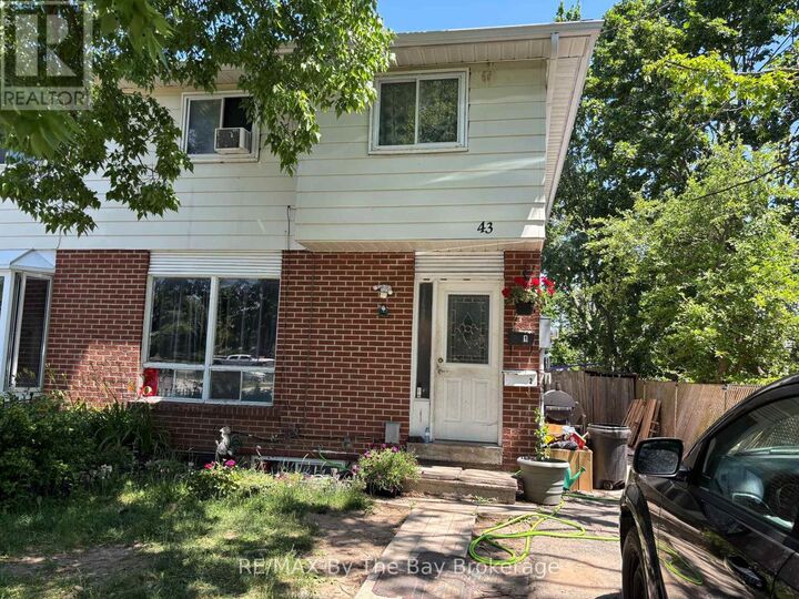 Property Photo:  43 Christie Crescent  ON L4N 4V2 
