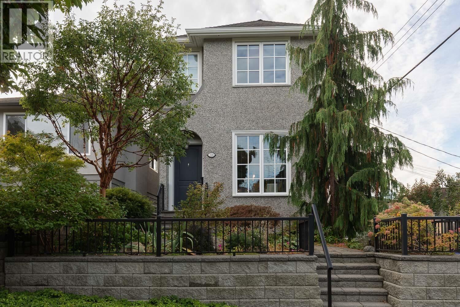 Property Photo: 220 East 40th Avenue BC V5W 1L8