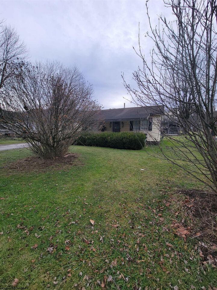 Property Photo:  209 Pennsylvania Avenue  WV 26287 