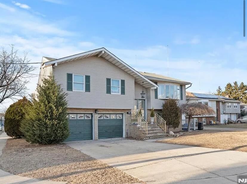 Property Photo:  40 Valley Ct  NJ 07094 