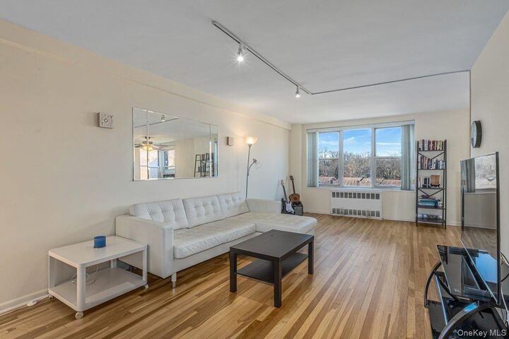 Property Photo:  18-50 211 Street 6B  NY 11360 