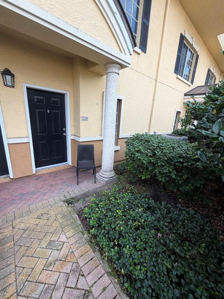 Property Photo:  5220 W Kennedy Boulevard  FL 33609 