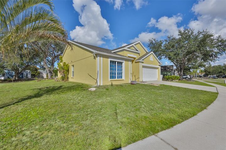 Property Photo: 219 Island Water Way FL 33572