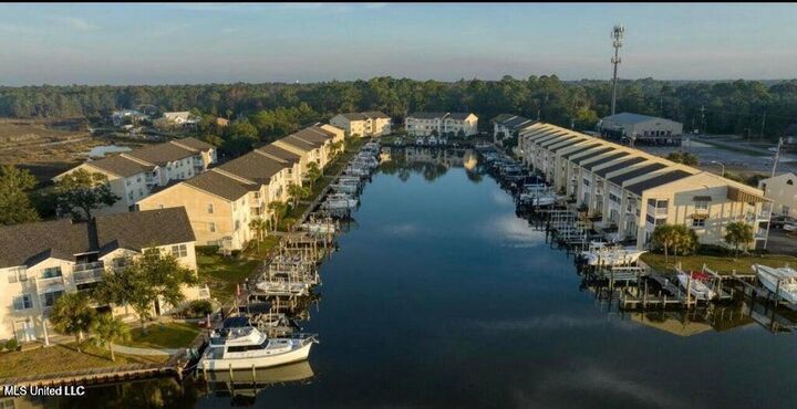 Property Photo:  2421 Beachview Drive  MS 39564 