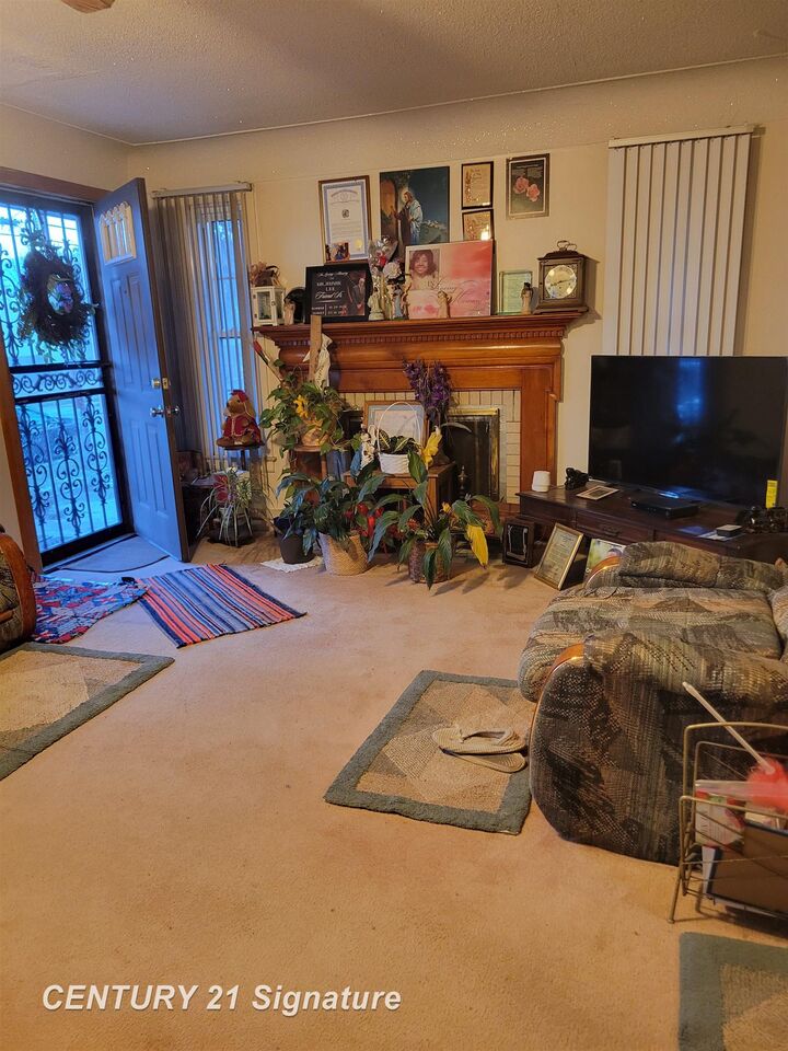 Property Photo: 1065 W Kurtz Avenue MI 48505