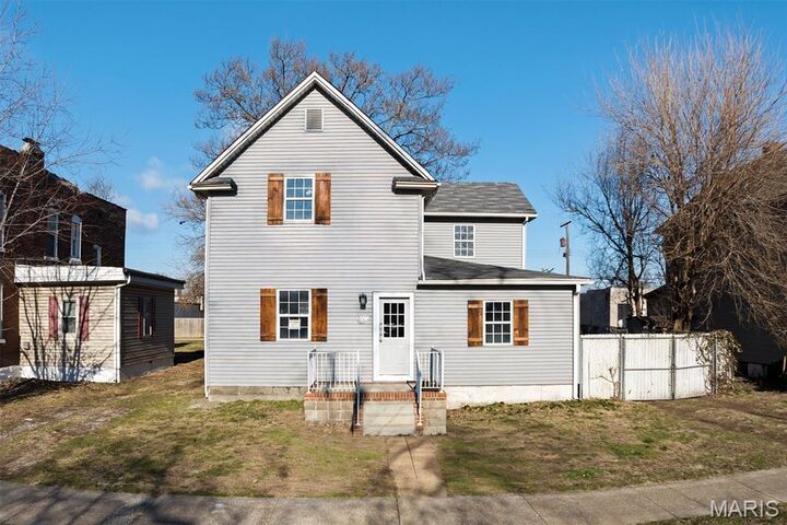 Property Photo:  2225 Iowa Street  IL 62040 