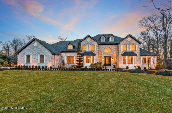 Property Photo:  8 Saxon Court  NJ 07728 